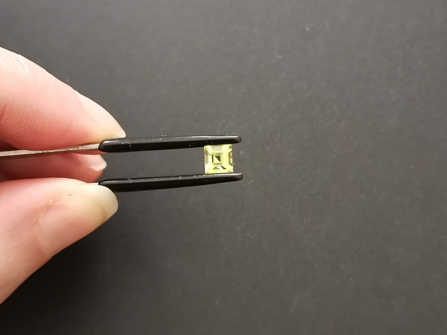 Peridot Square - 4.8mm - 0.53 ct