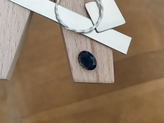 Violet Iolite Oval - 8mm by 6mm - 0.93 ct