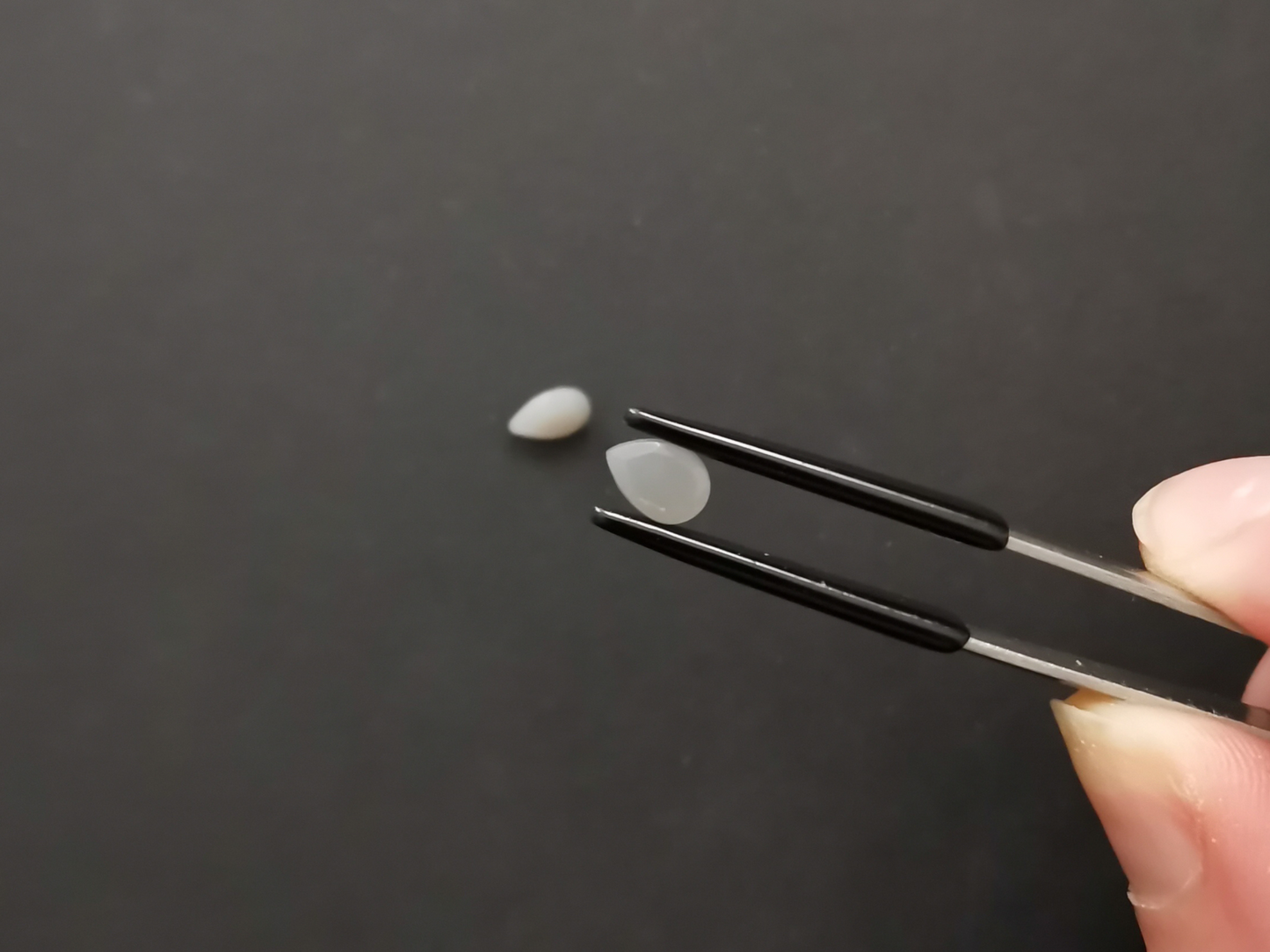 2 grey moonstone teardrops - Pair - 7mm