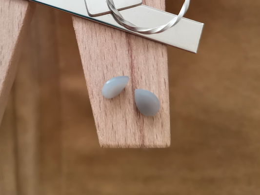 2 grey moonstone teardrops - Pair - 7mm