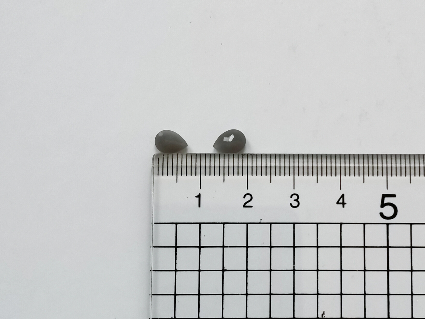 2 grey moonstone teardrops - Pair - 7mm