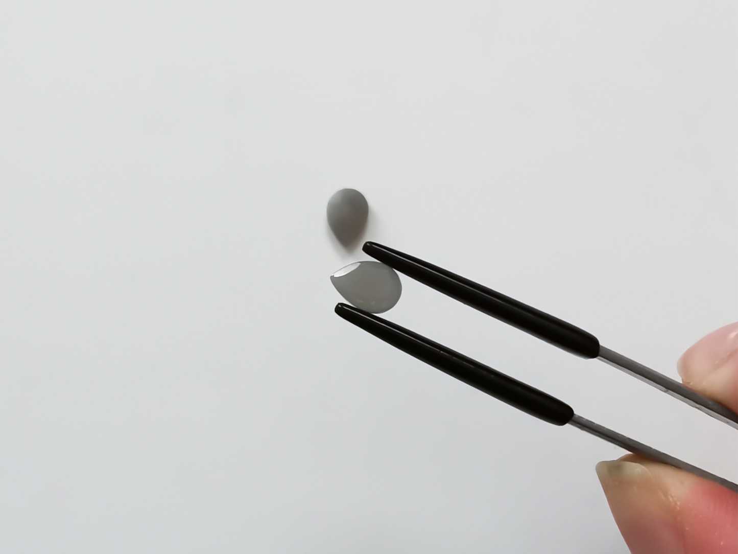 2 grey moonstone teardrops - Pair - 7mm
