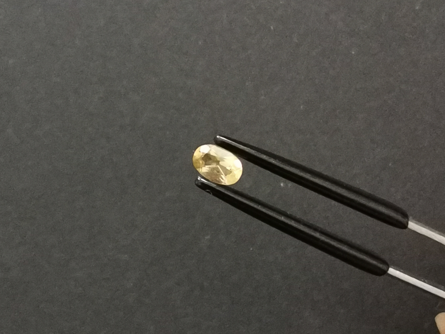 Yellow Heliodor Oval - 6mm by 4mm - 0.42 ct