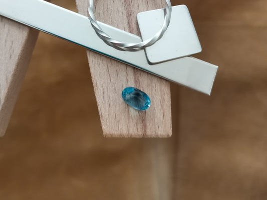 London Blue Topaz Oval – 7.1mm by 5.1mm - 1.02 ct