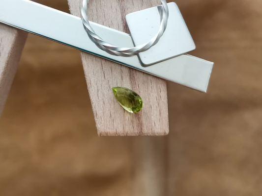 Peridot Teardrop - 8.1mm by 5.7mm - 0.99 ct