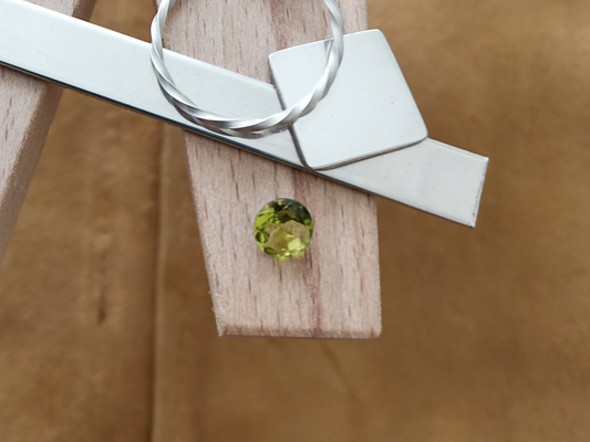 Peridot Round - 6mm - 0.76 ct