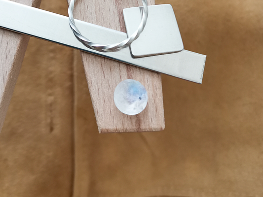 Moonstone Round checkerboard button - 8mm - 1.57 ct