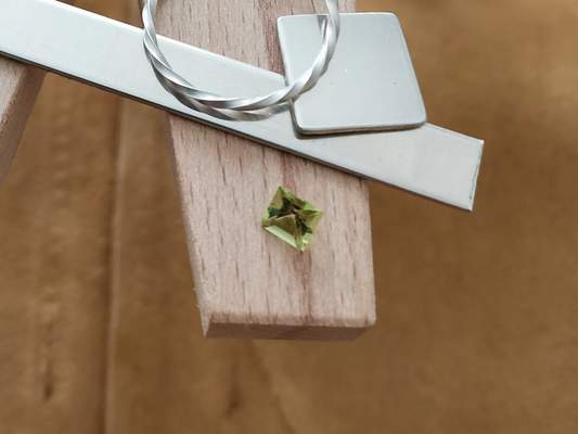 Peridot Square - 4.8mm - 0.53 ct