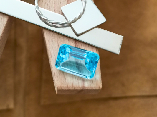 Blue topaz rectangle - 14mm by 10mm - 9.83 ct