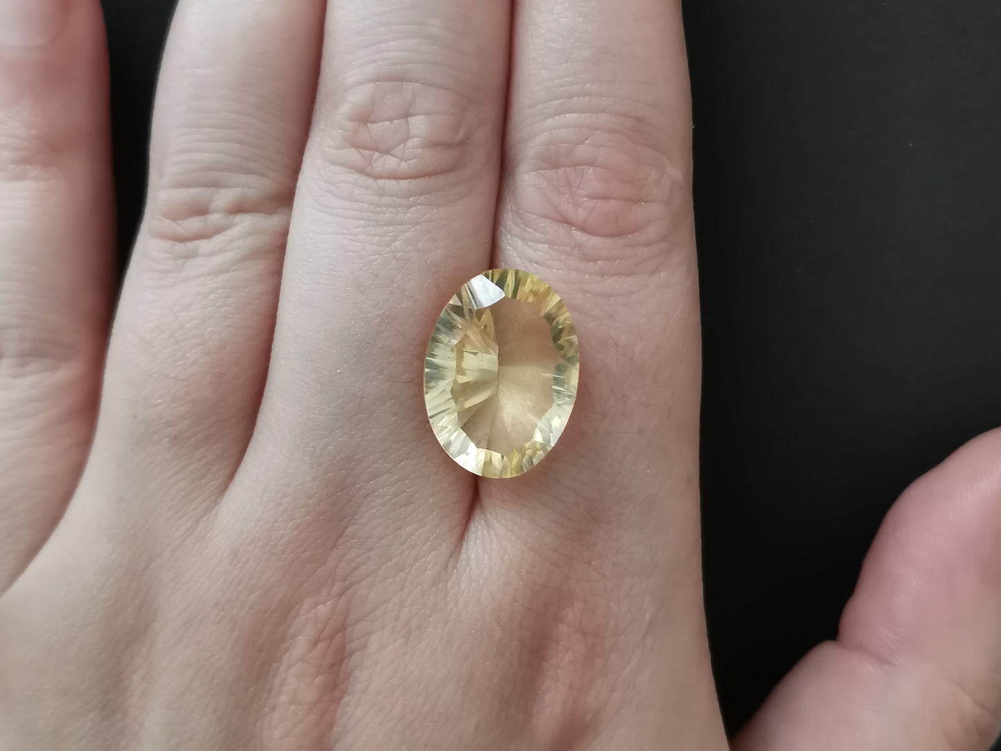 Yellow Citrine Oval - 18.3mm by 13.5mm - 11.14 ct