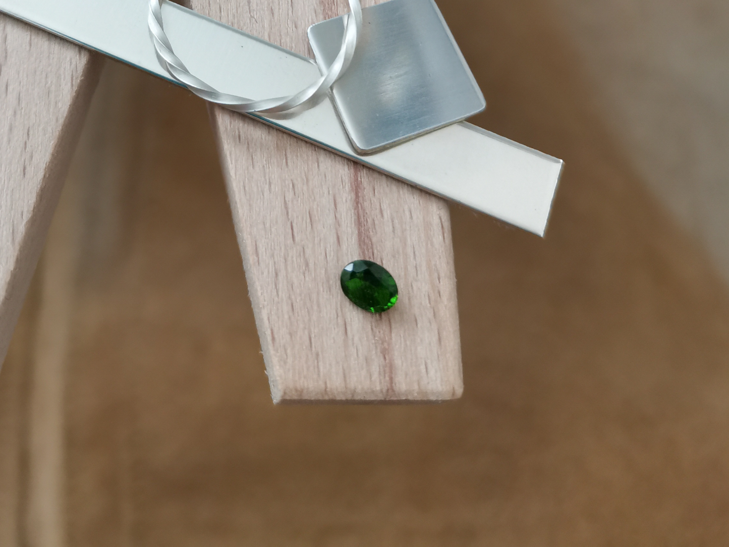 Green Chrome Diopside Oval - 5.2mm by 4.1mm - 0.35 ct
