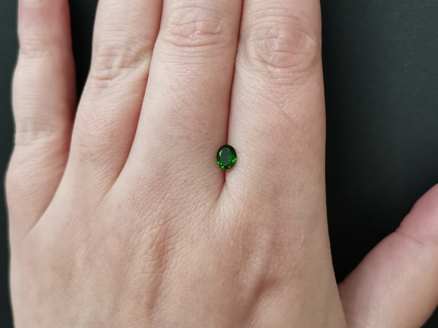 Green Chrome Diopside Oval - 5.2mm by 4.1mm - 0.35 ct