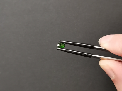 Green Chrome Diopside Oval - 5.2mm by 4.1mm - 0.35 ct