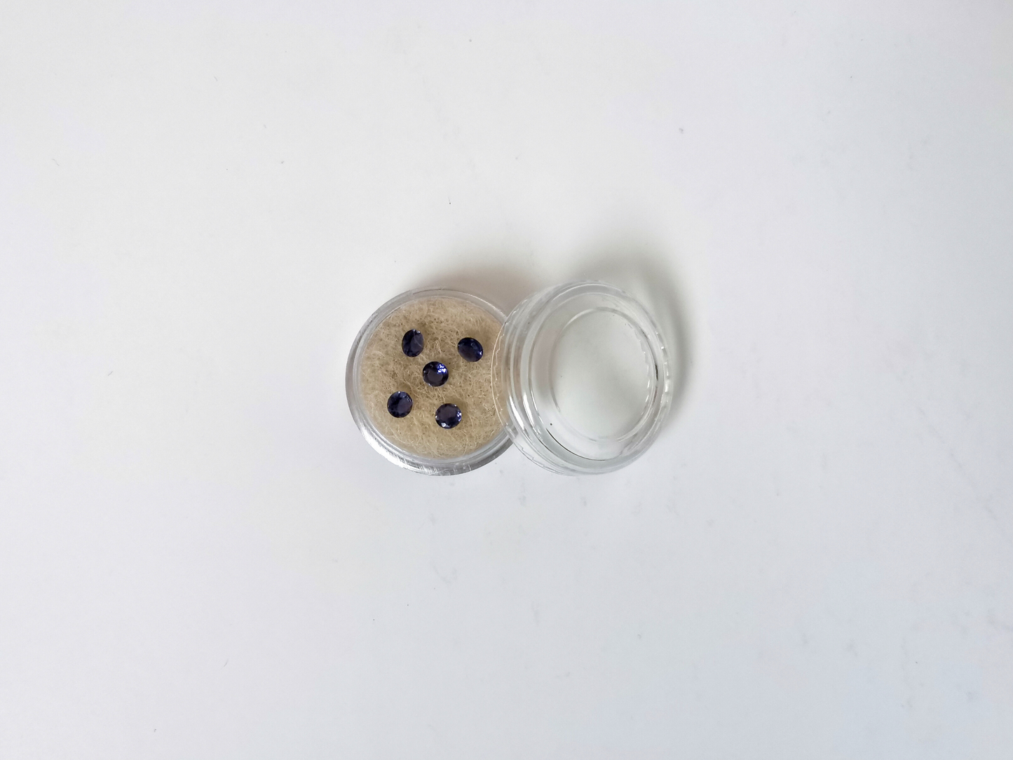 5 x Violet-Blue Iolite Rounds - Bundle - Approx. size 4mm