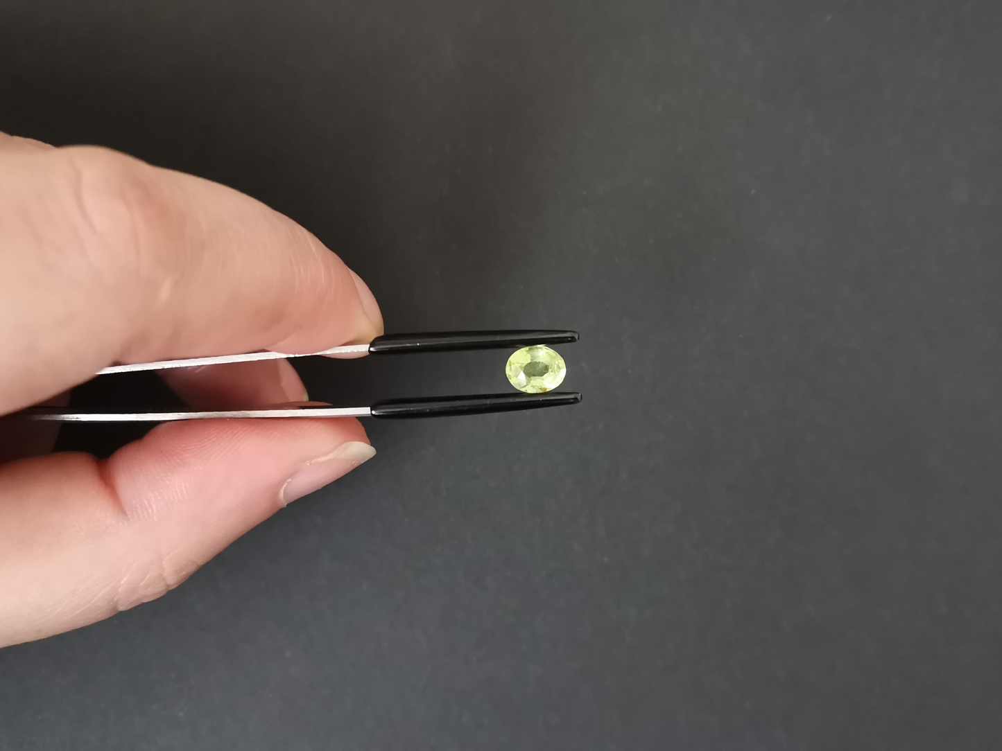 Peridot Oval - 7mm by 5.5mm - 1.02 ct