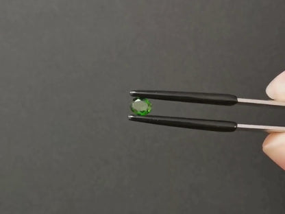 Green Chrome Diopside Oval - 5.2mm by 4.1mm - 0.35 ct